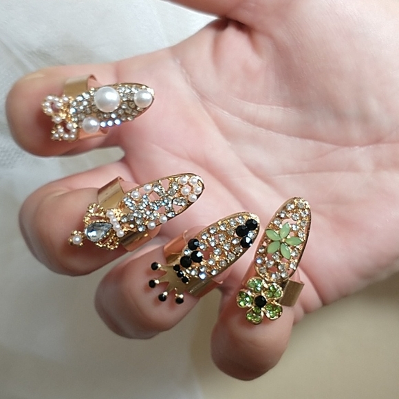 Black/White Gold Nail Ring! - Picture 5 of 5